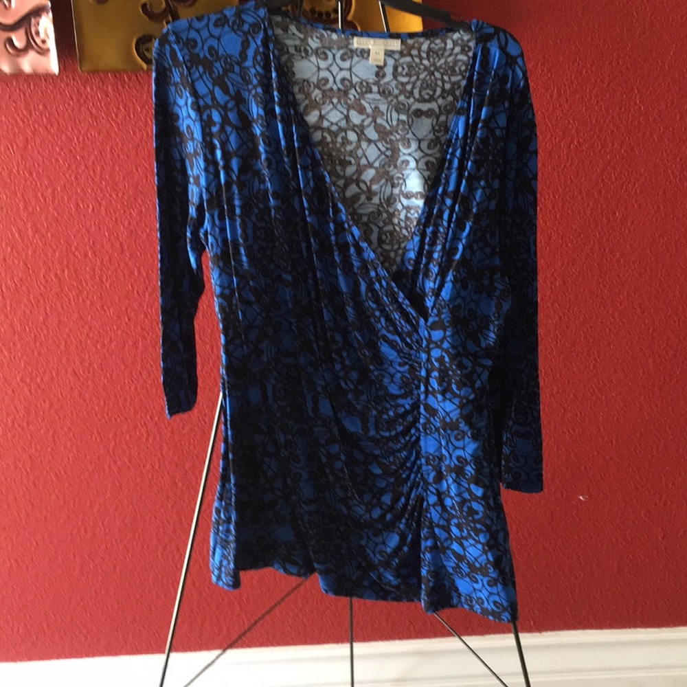 Blue with black gathered blouse